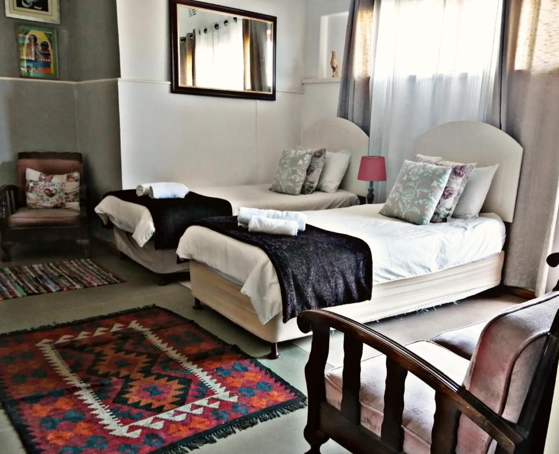 Suzie'S Coffee Shop Accommodation Bellville Exterior foto