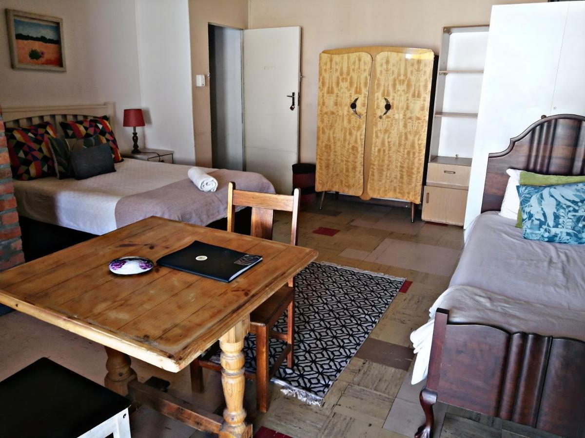 Suzie'S Coffee Shop Accommodation Bellville Exterior foto